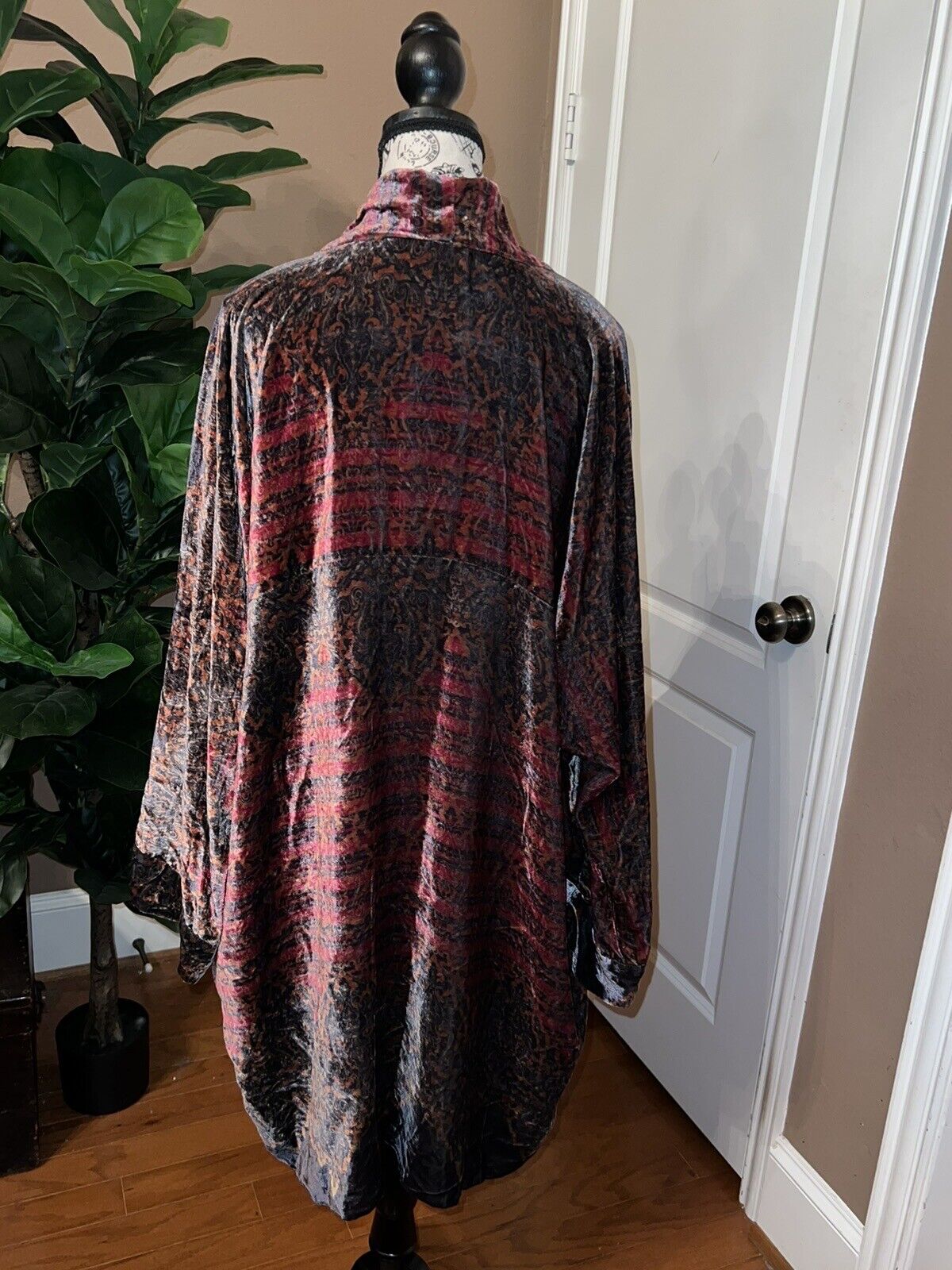 Johnny Was Black & Red Velvet Sz 1X 1XL XL Kimono Wrap Gorgeous Colors