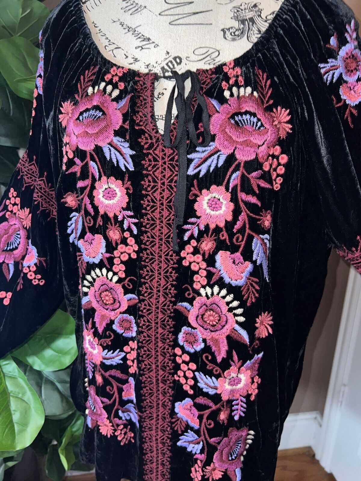 Johnny Was Black Velvet Heavily Embroidered Tunic Top L Large Peasant