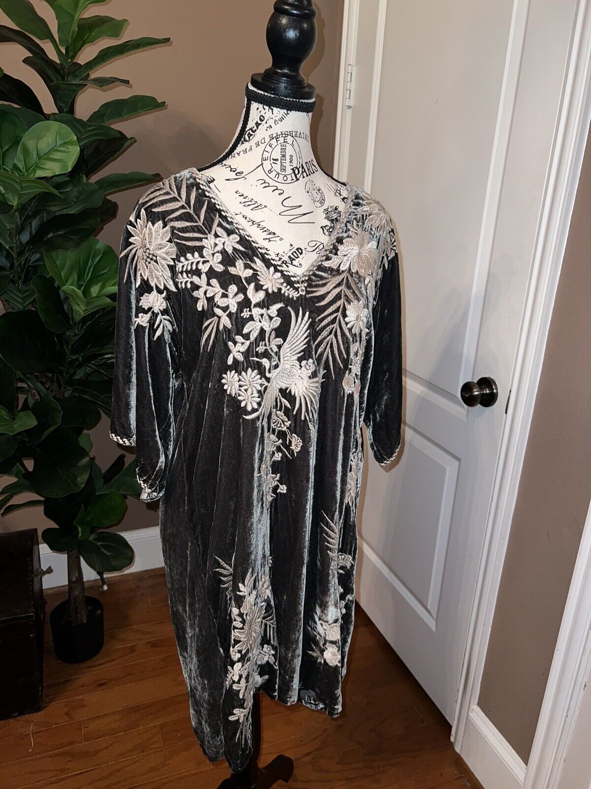 Johnny Was Grey Velvet Heavily Embroidered Tunic Top Long Sleeve Sz M Medium