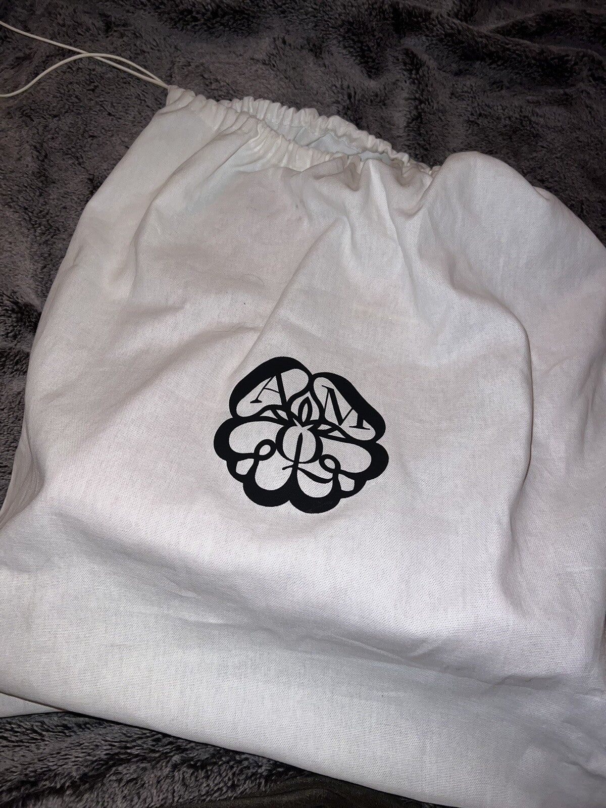 Alexander McQueen Red Leather Tall Story Bag/Tote Authenticated Retail $2590 WOW Alexander McQueen