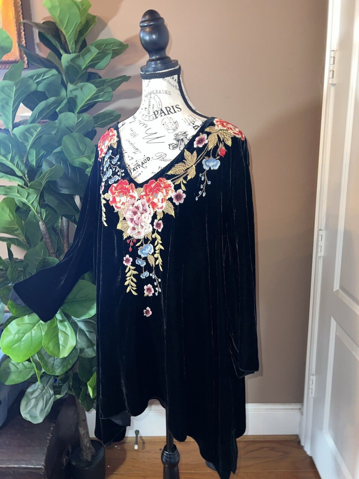 Johnny Was 3X 3XL XXXL Black Velvet Heavily Embroidered Tunic Top Kimono