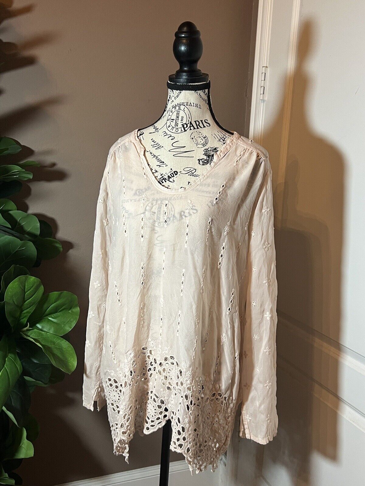 Johnny Was Silky Soft Pink Blouse Top Tunic Eyelet Lace Sz L  Large SPRING