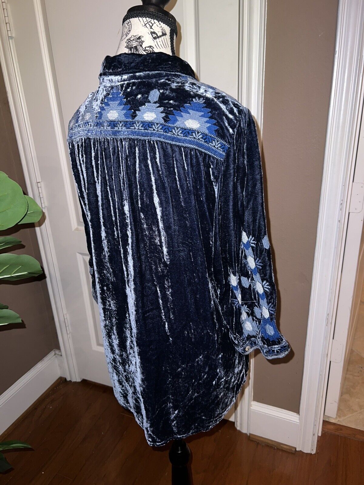 Johnny Was Blue Velvet Heavily Embroidered Tunic Top Long Sleeve Sz XL 1X