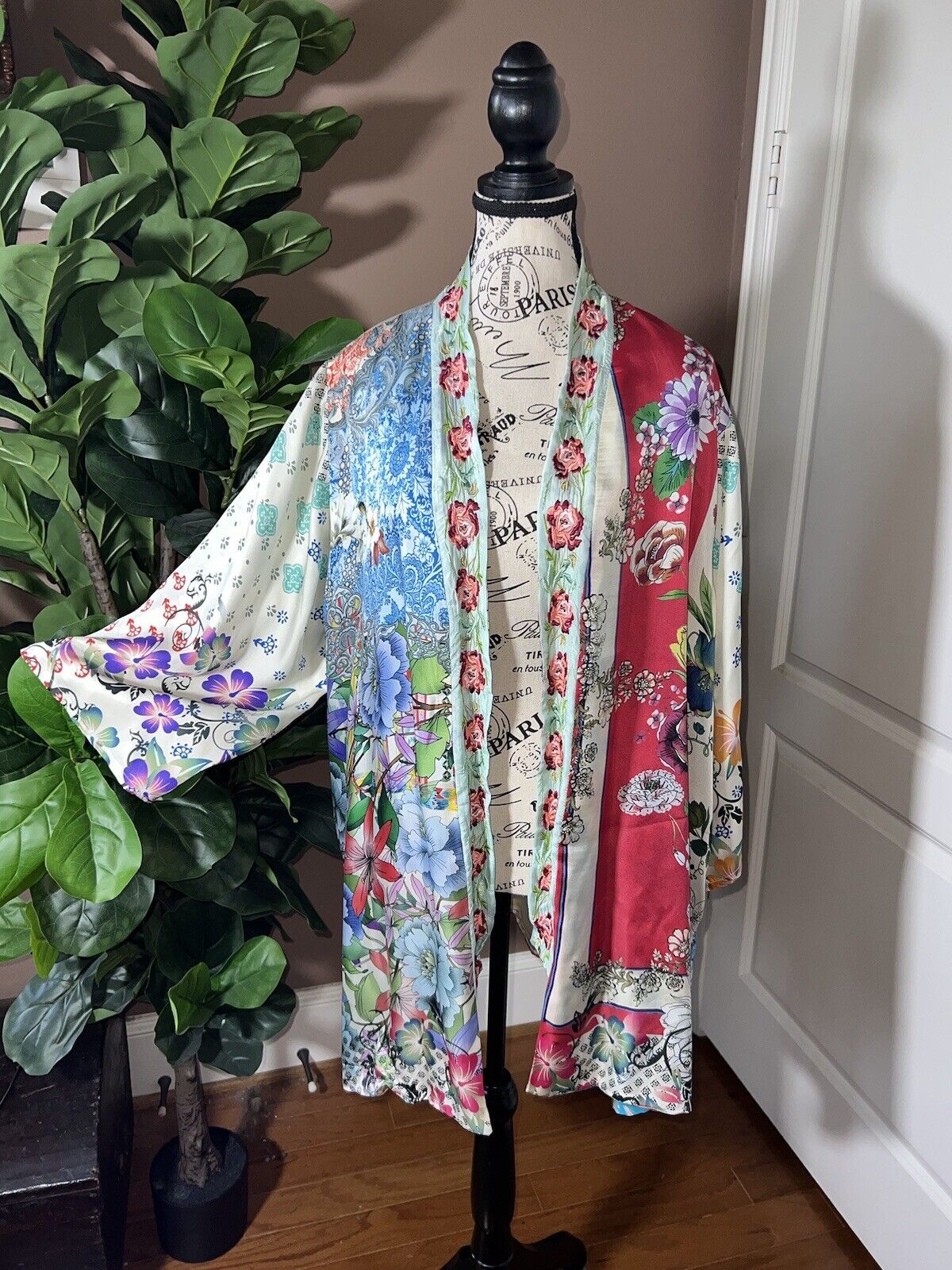 Johnny Was 100% Silk Kimono Sz L Large Gorgeous Embroidered Trim