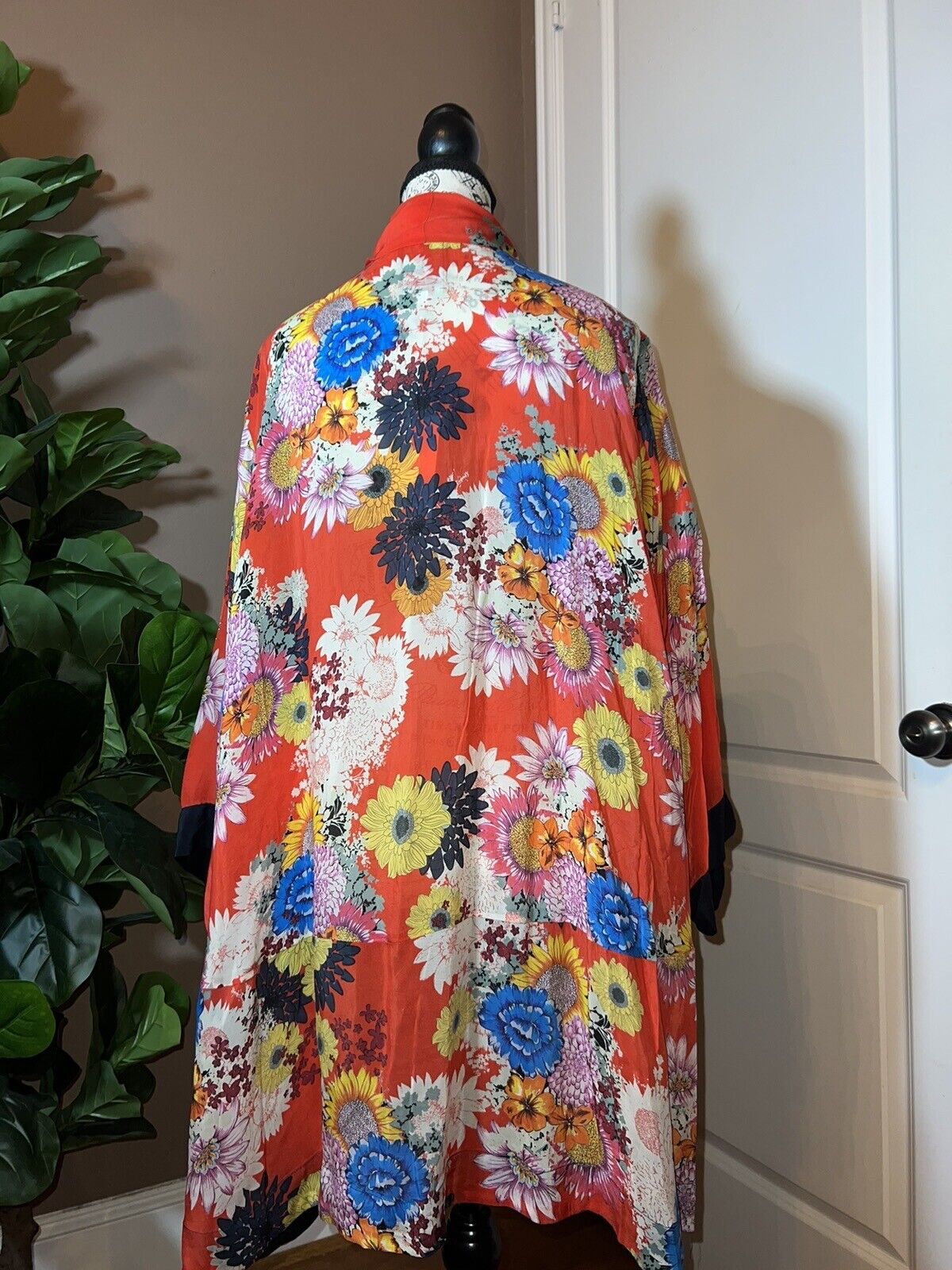 Johnny Was 100% Silk Kimono Sz XL Red & Black Floral Wrap STUNNING EMBROIDERY