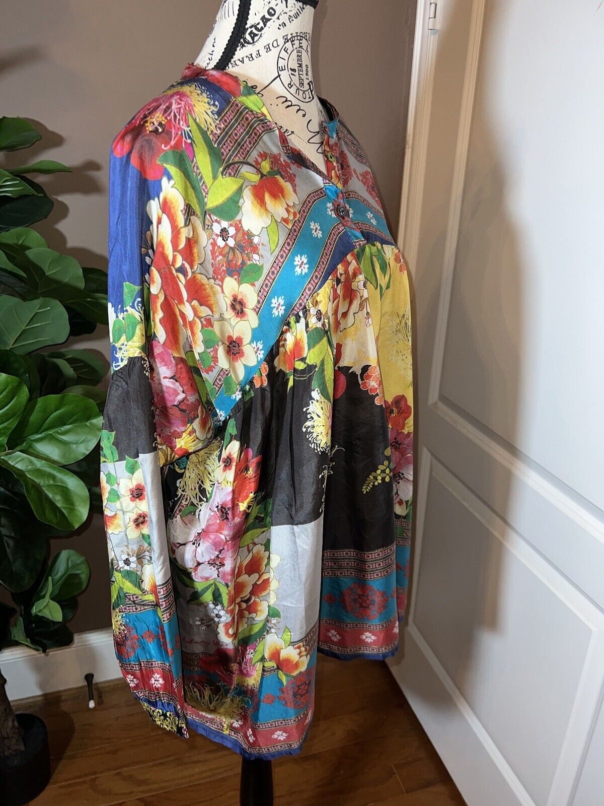 Johnny Was XL 1XL 1X 100% Silk Long Sleeve Tunic Top Kimono Vibrant Floral Color