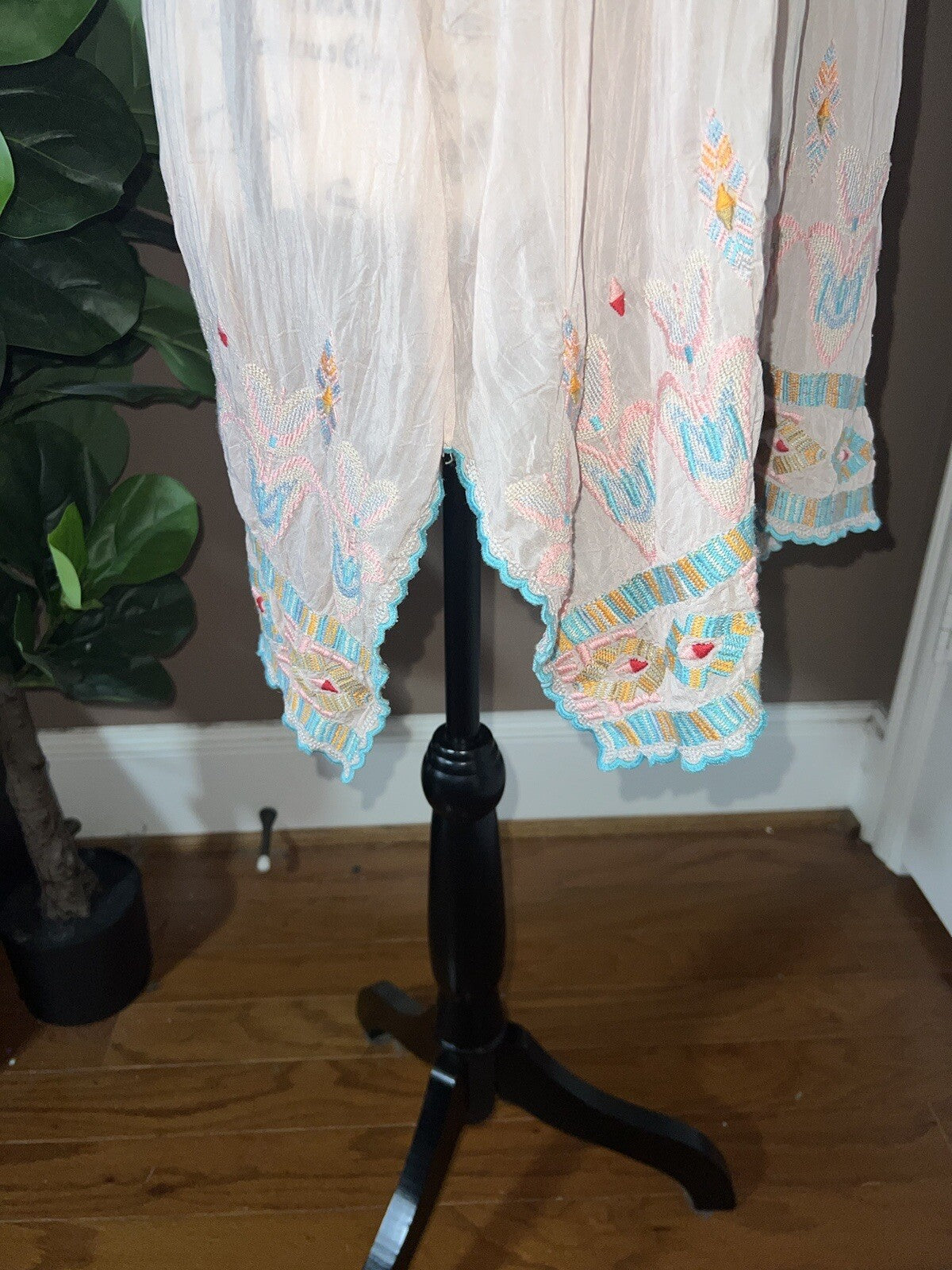 Johnny Was M Pale Pink Tunic Top Embroidered Silky Mini Dress Lightweight Cool Johnny Was