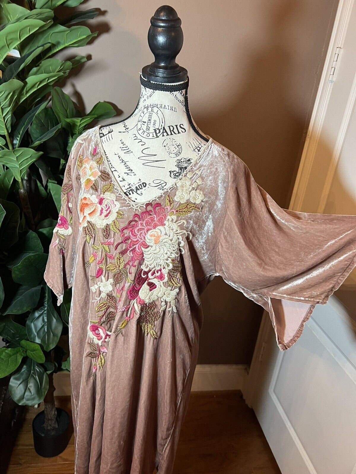 Johnny Was Large Dusty Rose Velvet Heavily Embroidered Mini Dress Tunic Top