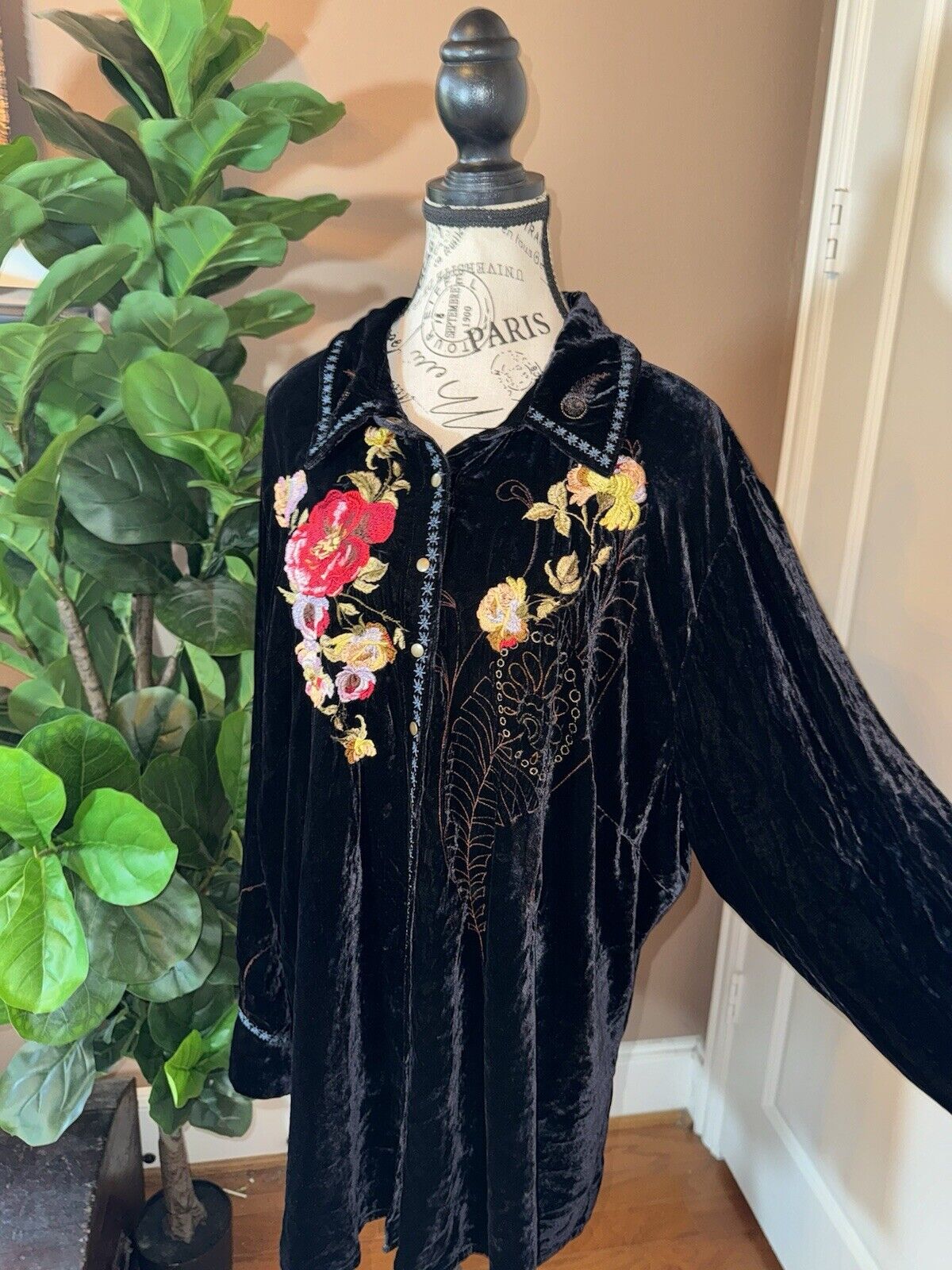 Johnny Was Sz 3X 3XL Velvet Embroidered Long Sleeve Button Up Top Or Kimono