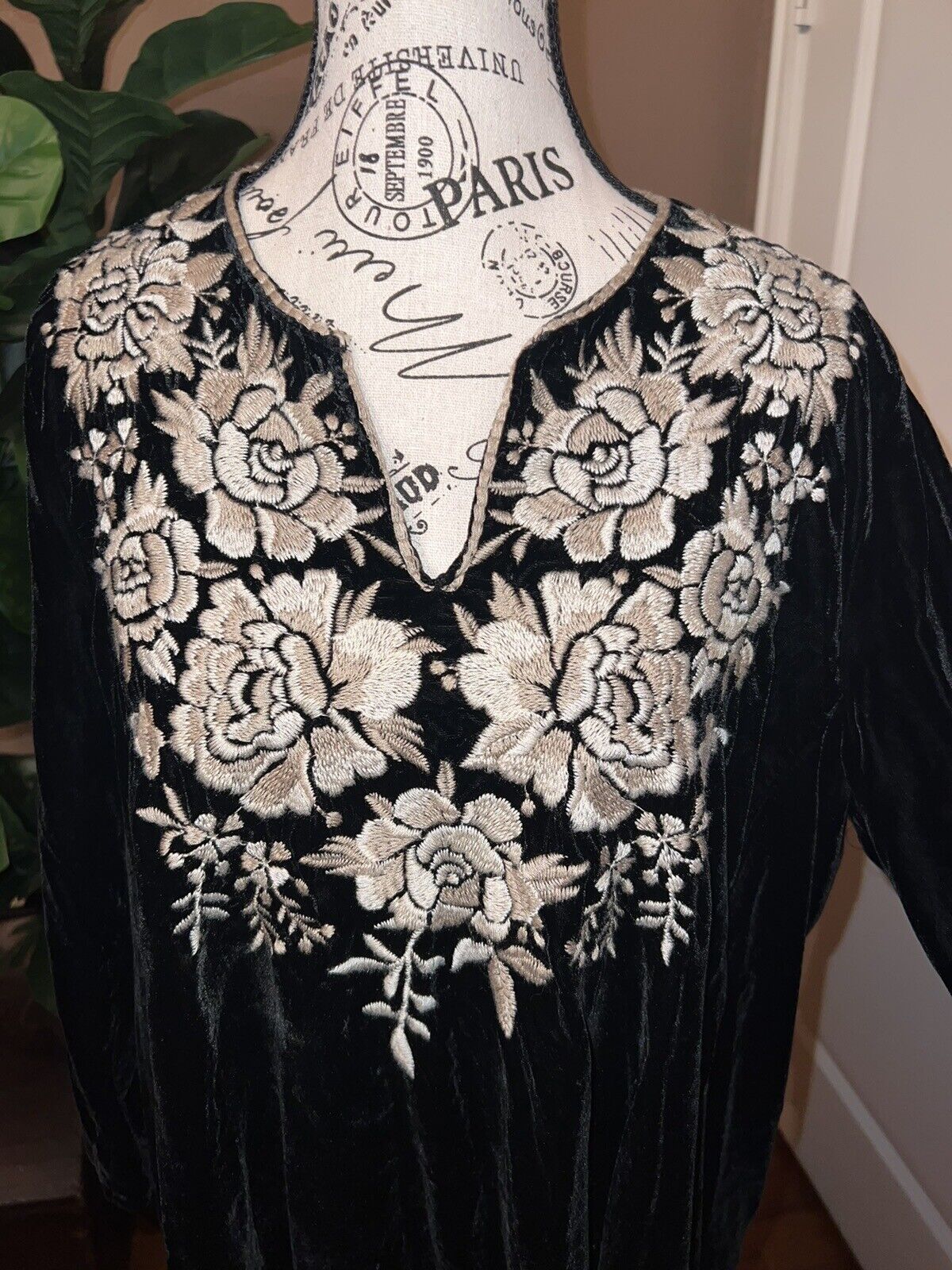 Johnny Was Black Velvet Heavily Embroidered Tunic Top Long Sleeve 1X XL