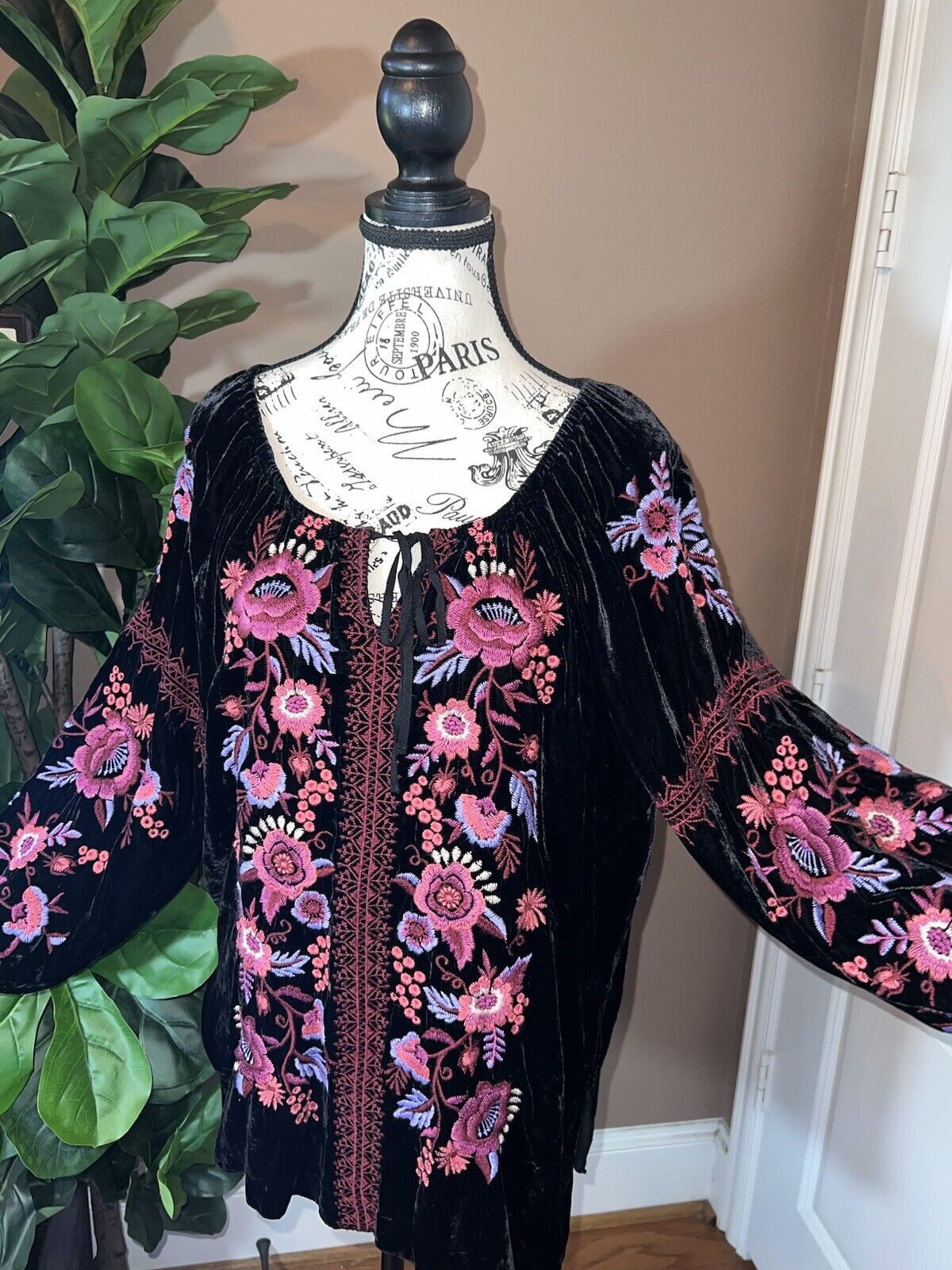 Johnny Was Black & Pink Velvet Heavily Embroidered Tunic Top L Large Peasant