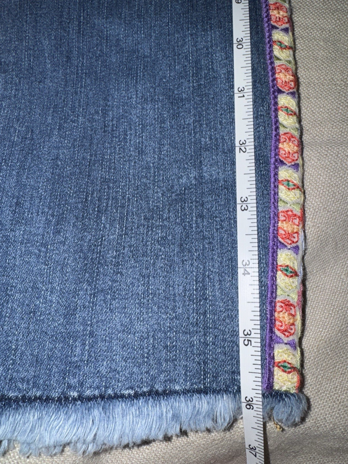 Johnny Was Sz 32 Cropped Skinny Jeans Washed Blue Embroidered Trim Down Leg Johnny Was