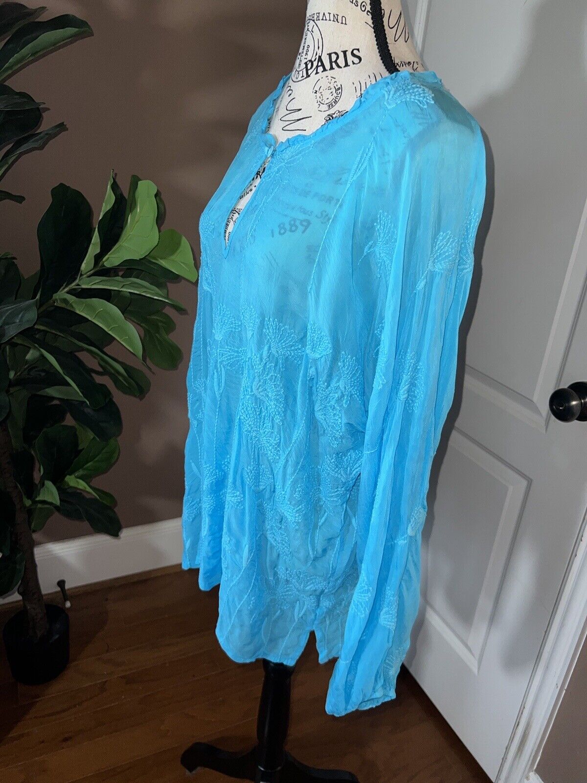 Johnny Was Sz XL Silky Pacific Blue Tunic Top Tonal Embroidery Peplum