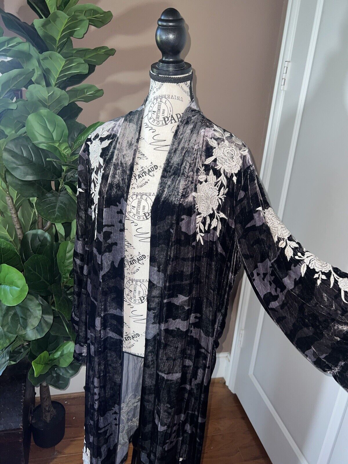 Johnny Was Velvet Long Kimono L Large Duster Wrap Black & Grey Camo Jacket