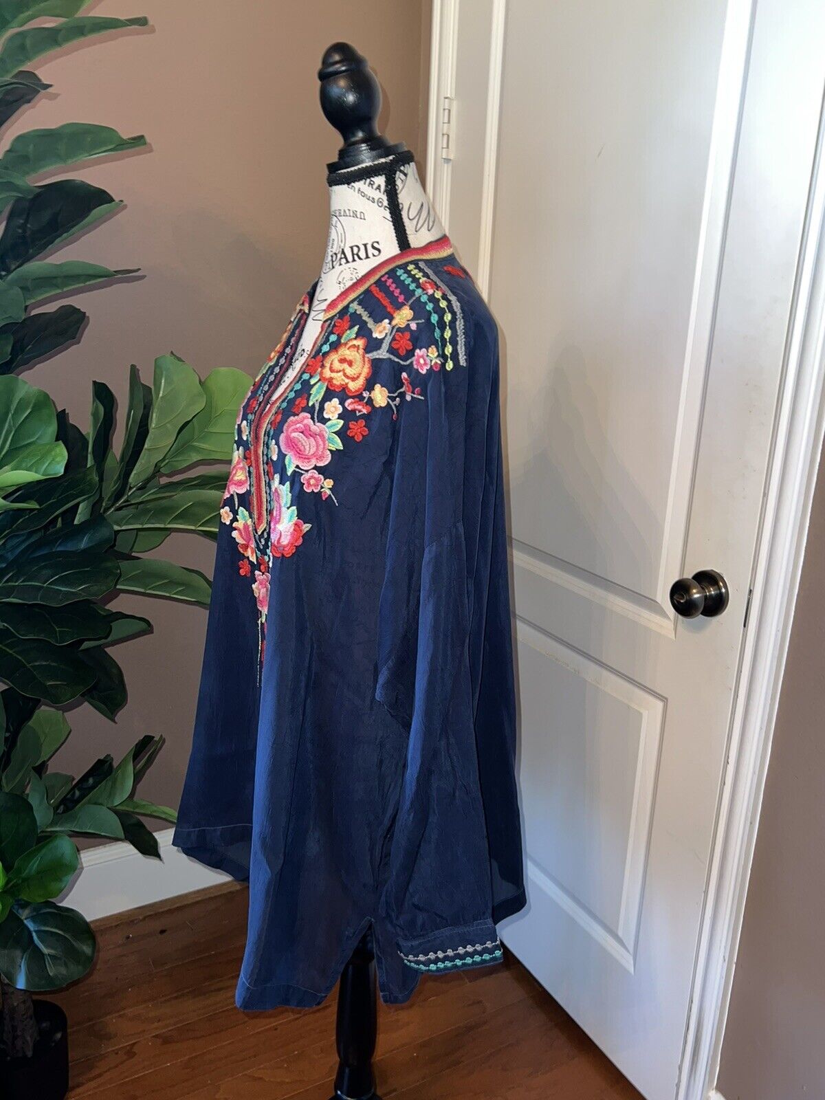 Johnny Was Sz XL Heavily Embroidered Silky Navy Tunic Top Kimono Sleeves