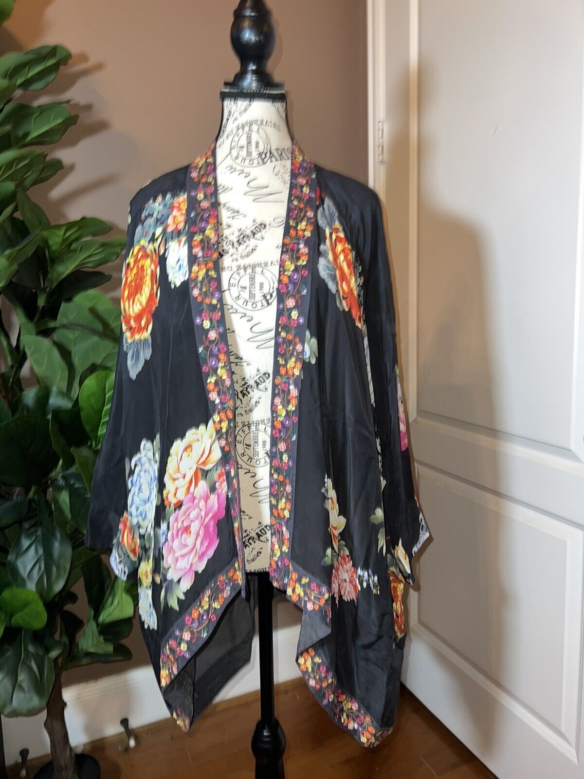 Johnny Was 2X Silky Kimono Heavily Embroidered Trim Pockets Black Floral Xxl