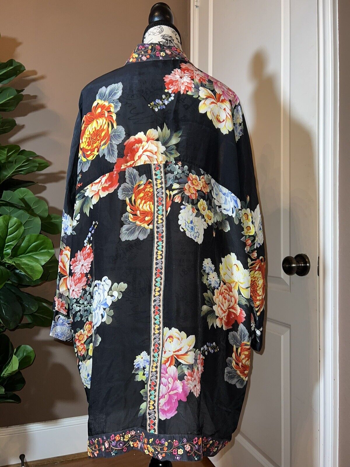 Johnny Was Silky Kimono Heavily Embroidered Trim Sz L Large Pockets Floral Black