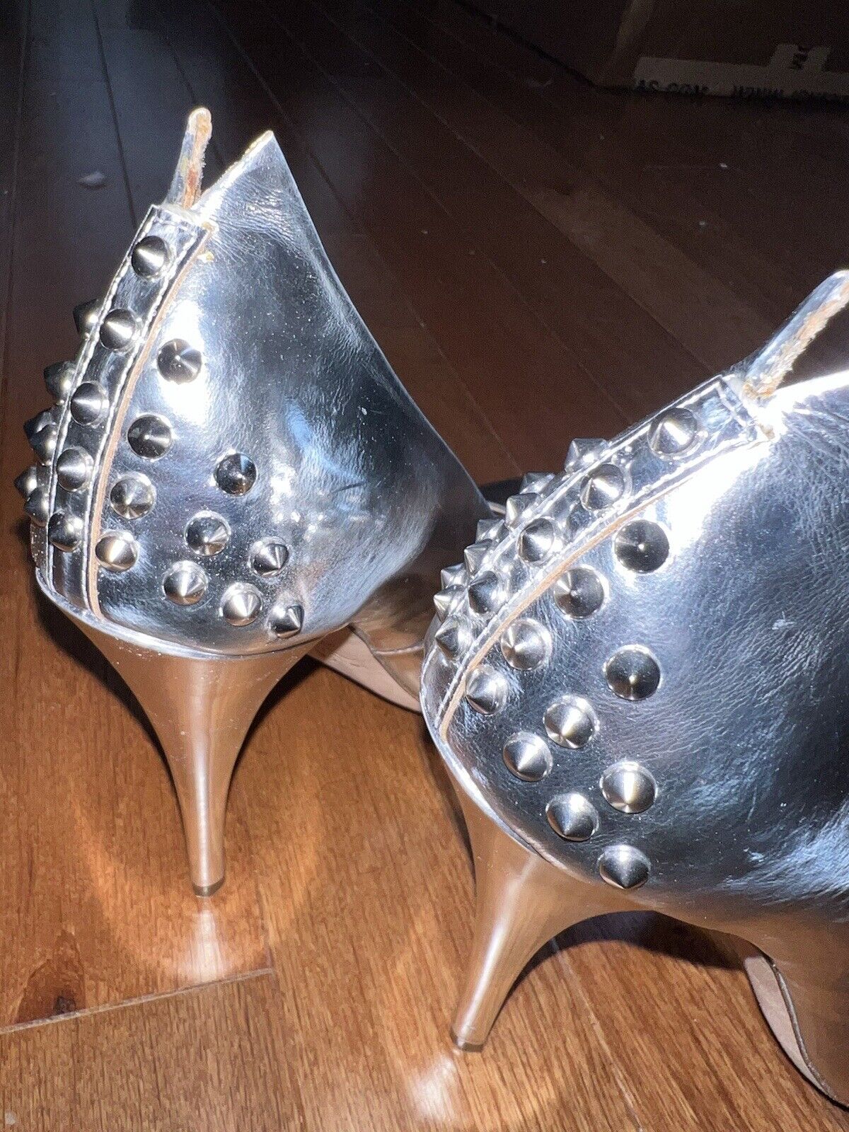 ALEXANDER MCQUEEN Women Studded Leather Pumps Heels Silver Size 39 AUTHENTIC