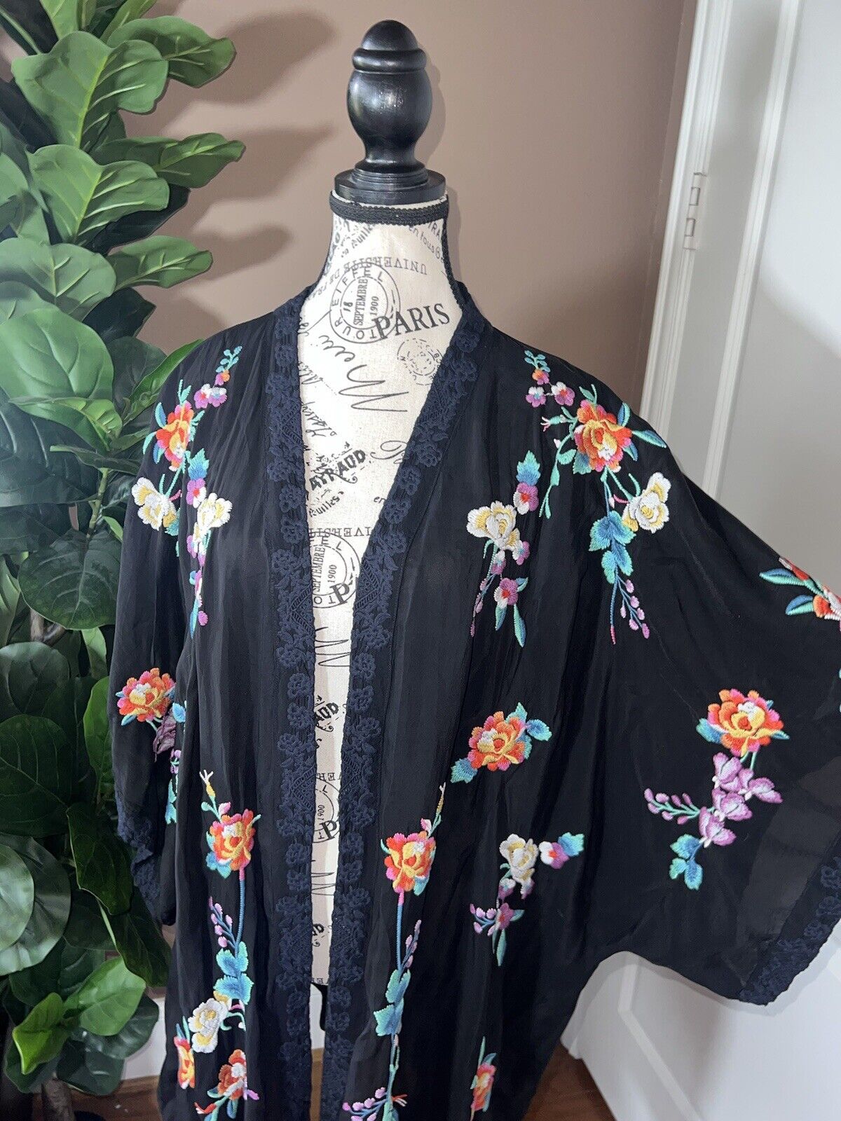 Johnny Was Silky Kimono W/ Embroidery & Flowers Sz XL 1X 1XL  Pockets