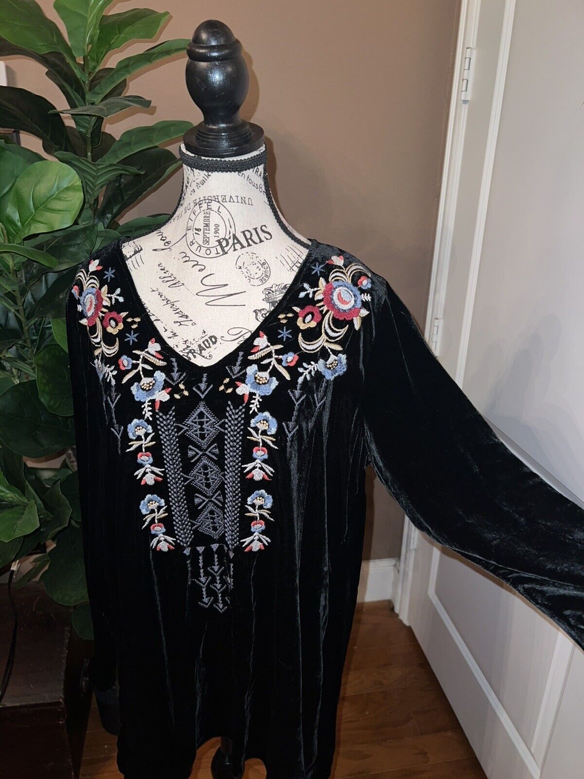 Johnny Was 3X 3XL Black Velvet Embroidered Tunic Top Long Sleeve Blouse Shirt