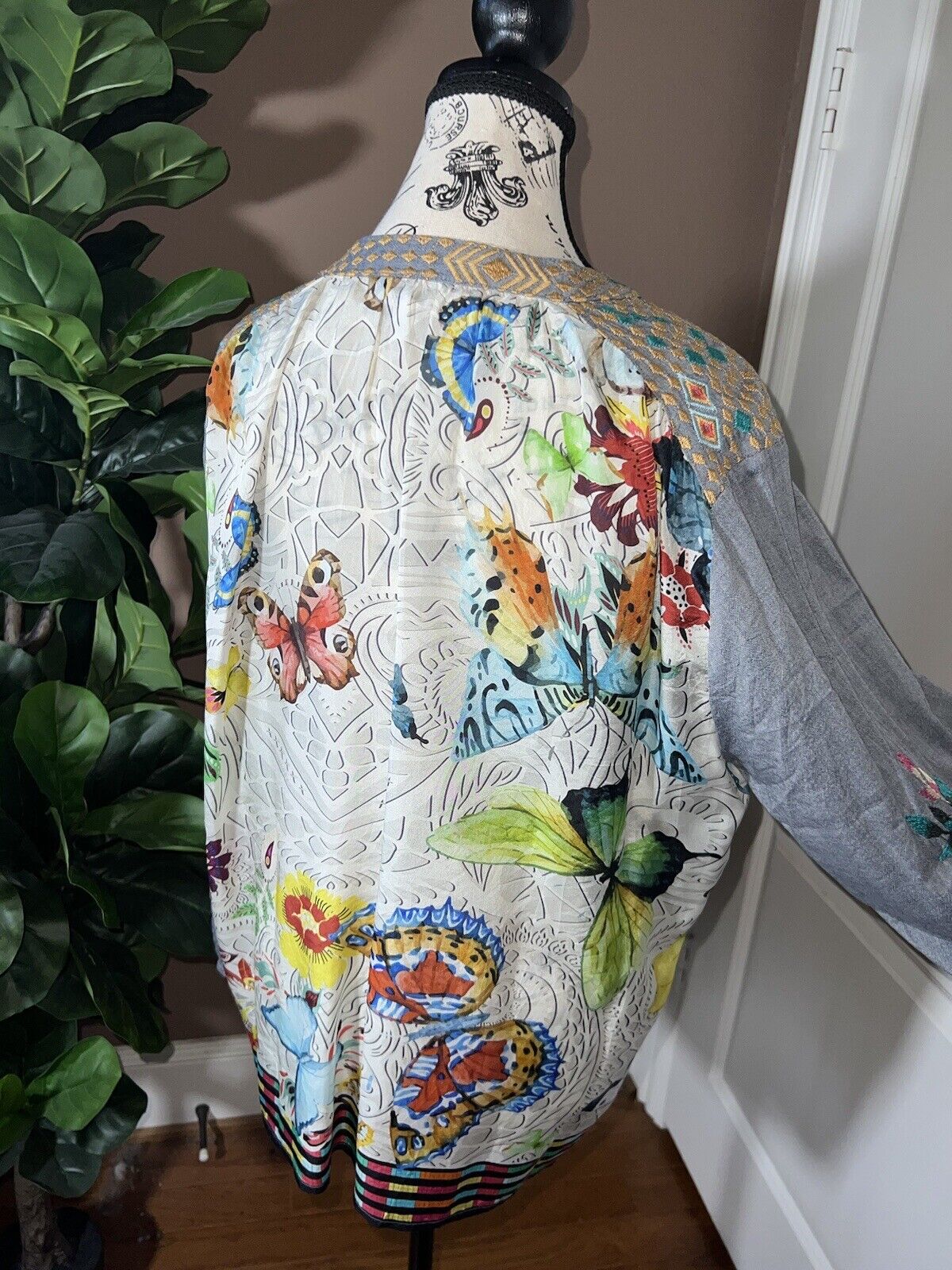 Johnny Was Large L Chambray Blue Embroidered & Silk Back Tunic Top BUTTERFLY