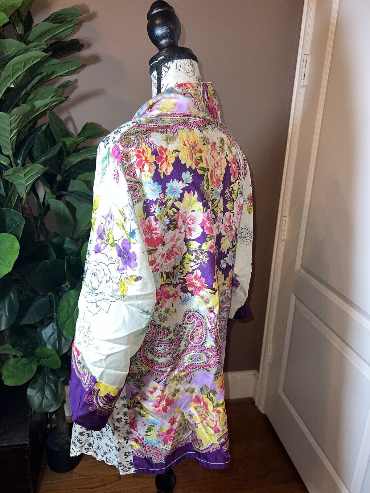 Johnny Was 100% Silk Kimono Wrap Lavender & Purple Trim M Medium Floral SPRING