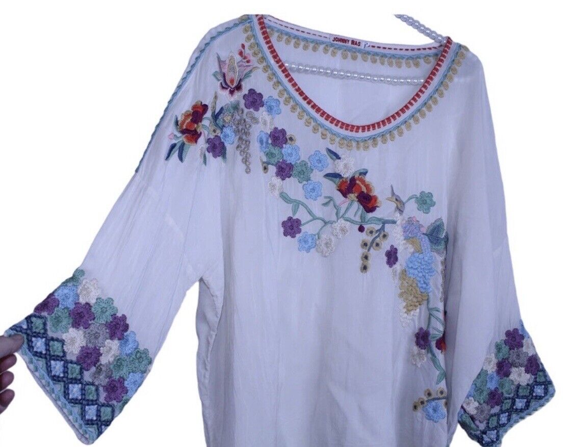 EUC Johnny Was Sz XL Silky Soft White Tunic Top Embroidery Floral Birds Peacock