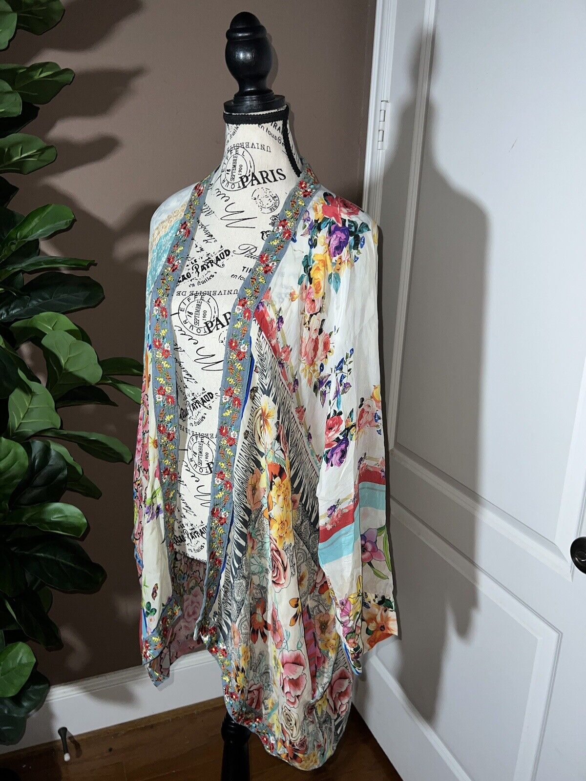 Johnny Was Sz 2X XXL Silky Kimono W/ Embroidery & Flowers Pockets