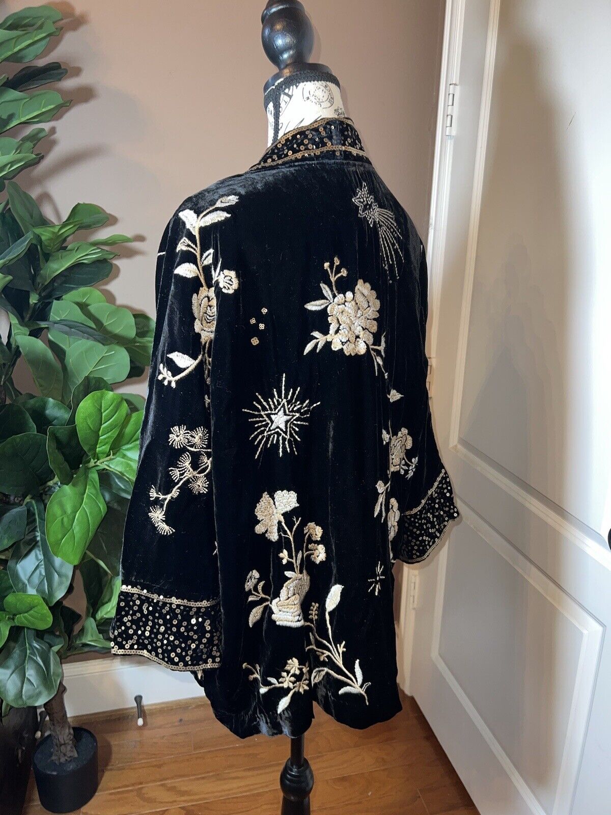 Johnny Was Black & Gold Velvet & Sequins & Silk Lining Kimono 1X 1XL XL