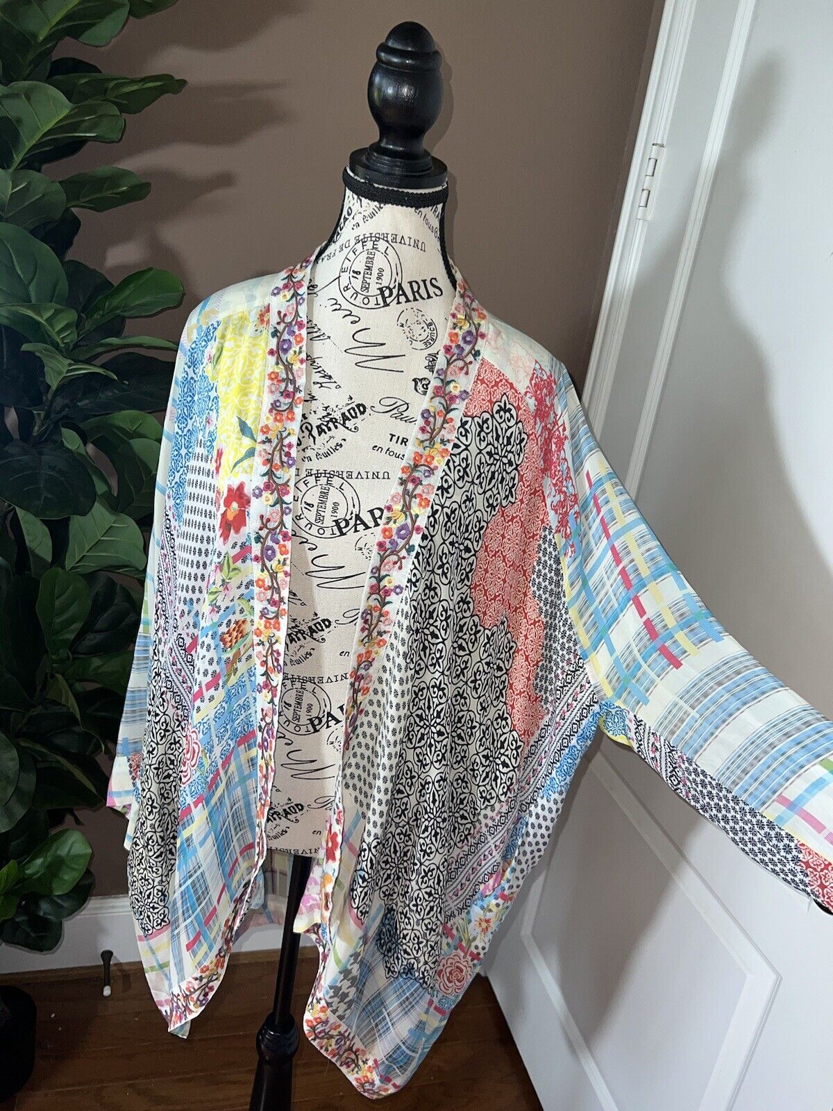 Johnny Was Sz M Silky Floral Kimono Wrap Cardigan PTP 32” Embroidered