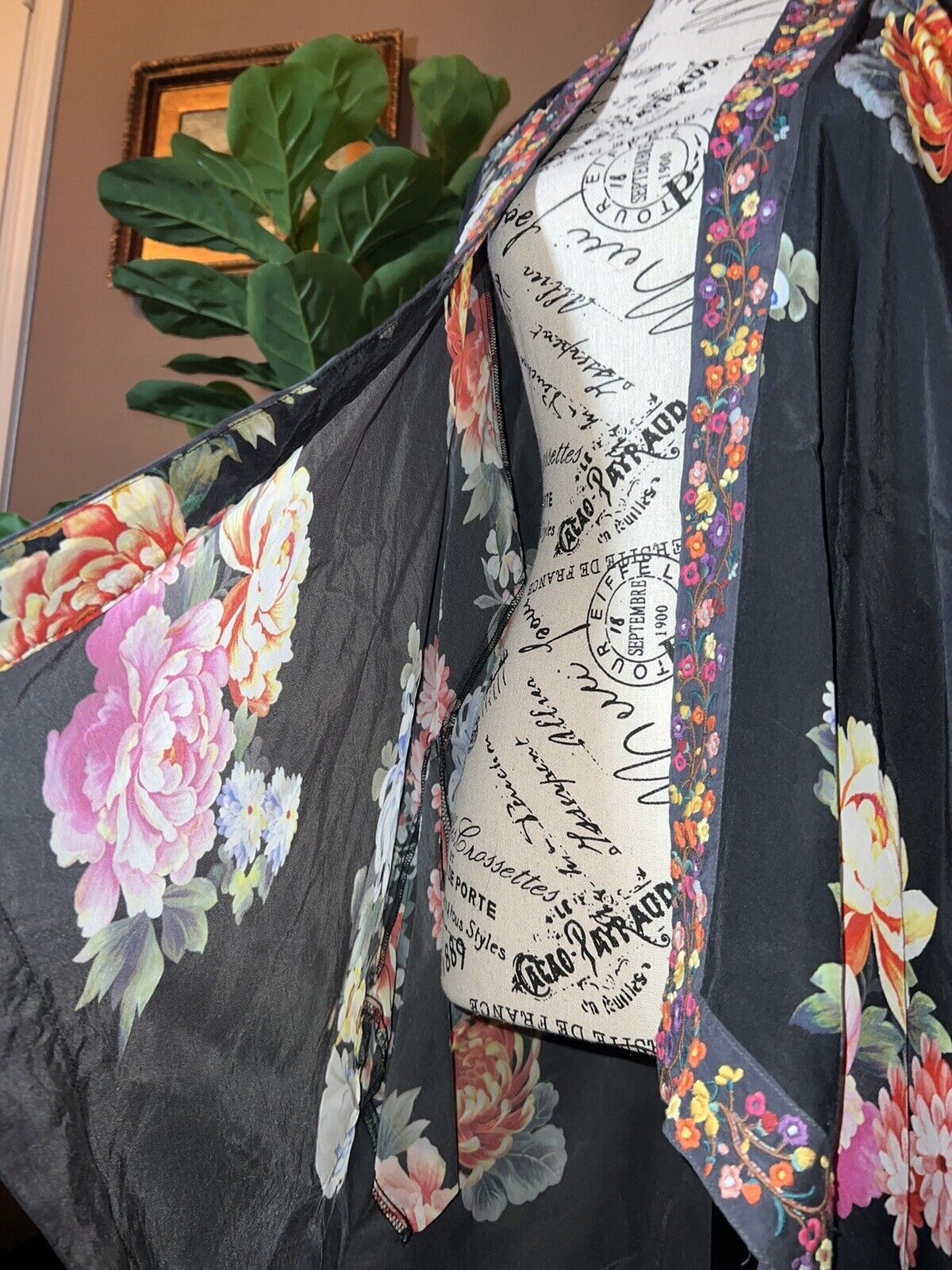 Johnny Was Silky Floral Kimono  1X 1XL XL Heavily Embroidered & Pockets