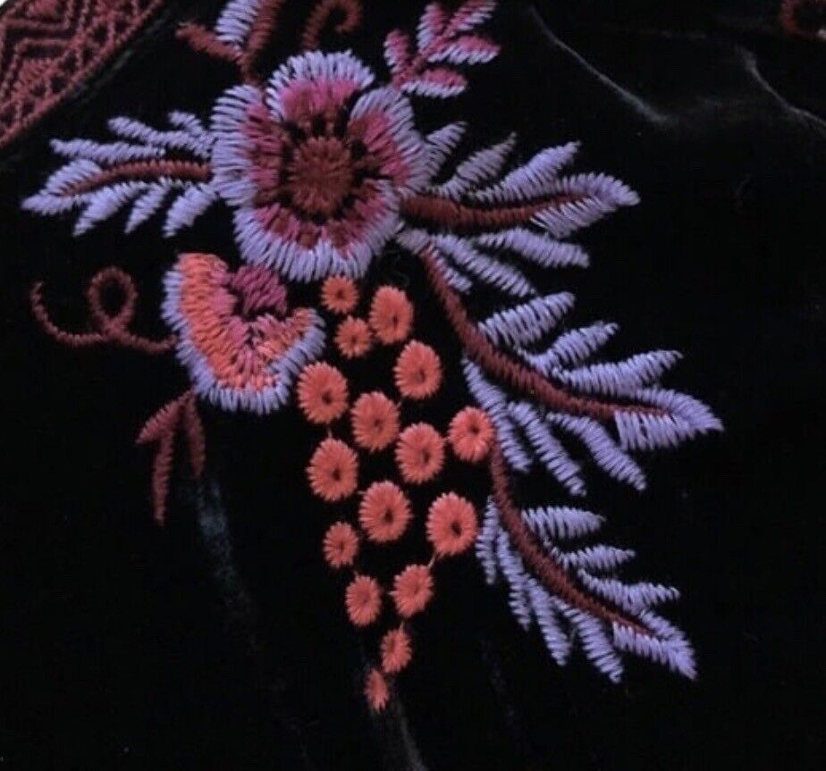 7615946