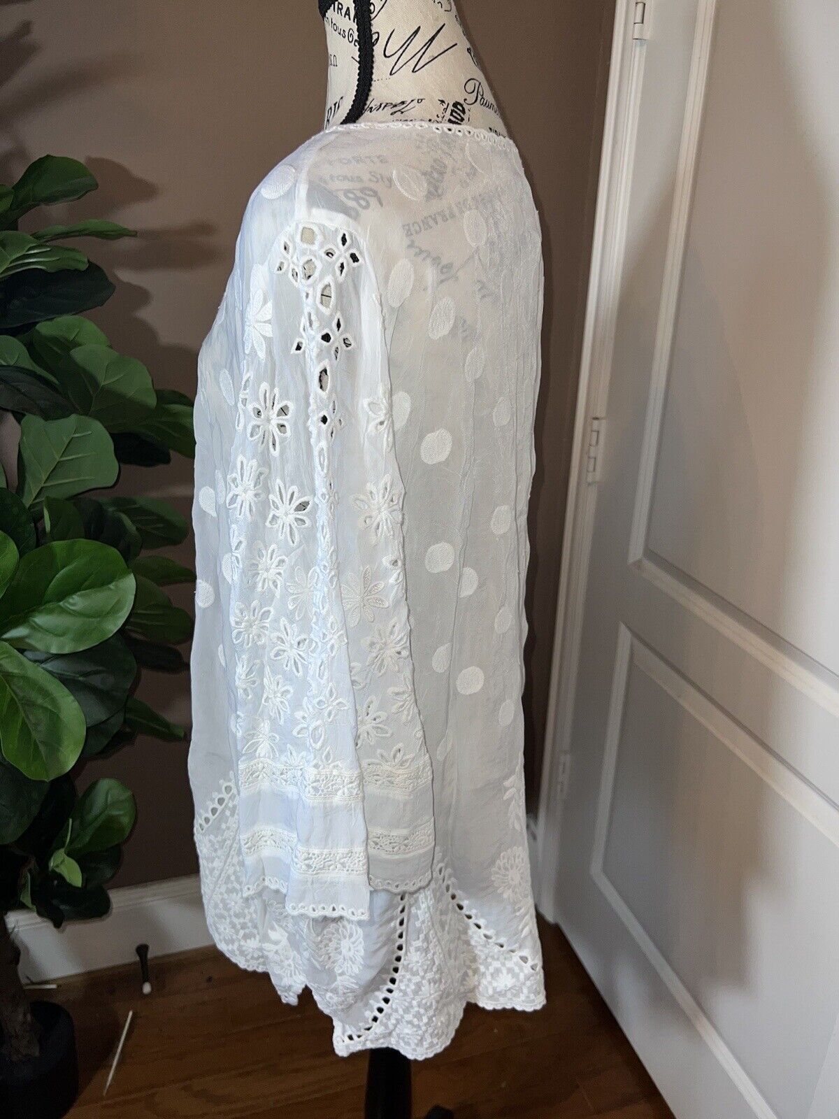 Johnny Was Silky Soft White Kimono Top Floral Eyelet Lace Sz L  Large SPRING