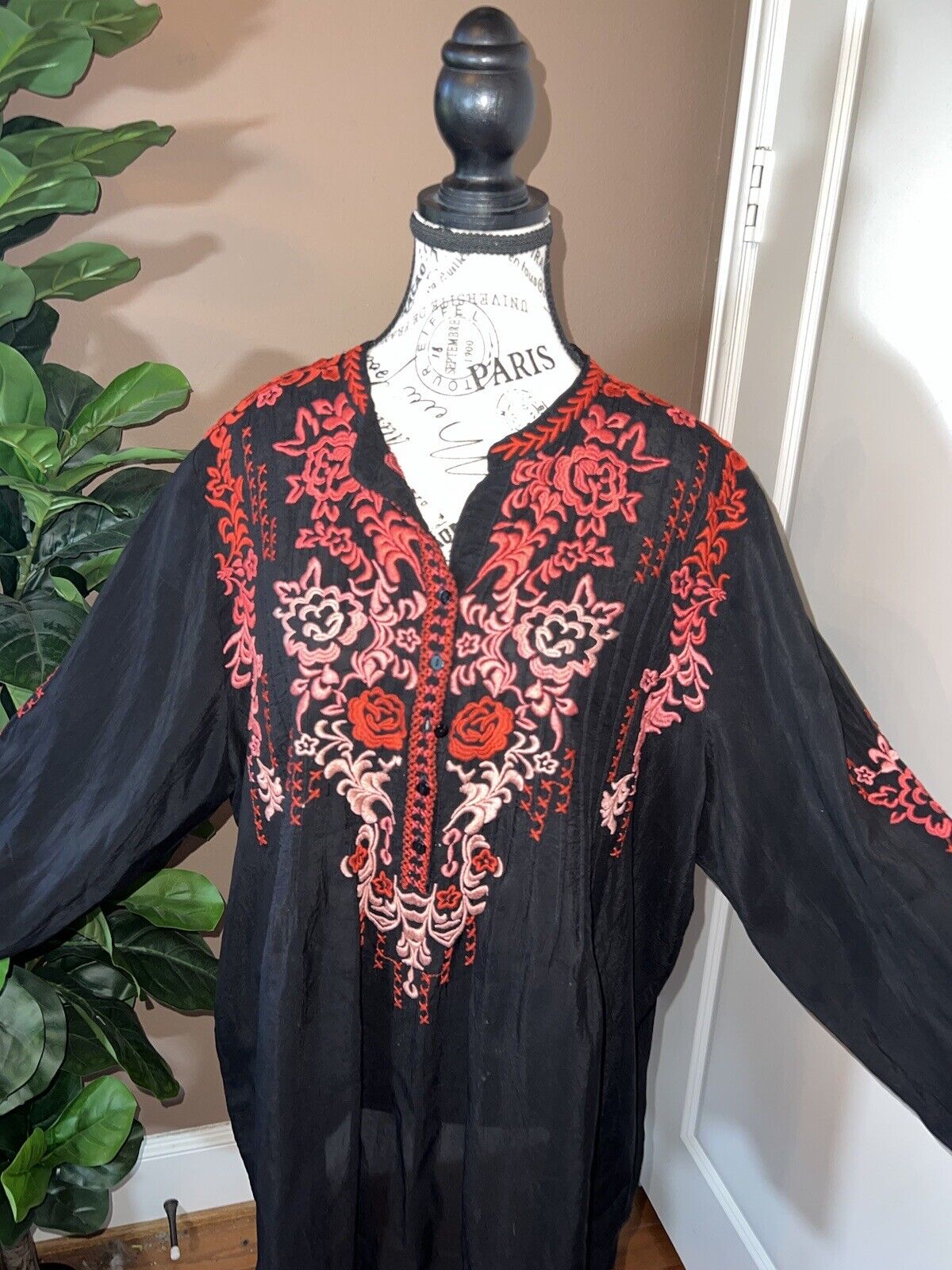 Johnny Was Silky Top Long Sleeve Button Up XXL 2X Gorgeous Black & Red Tunic