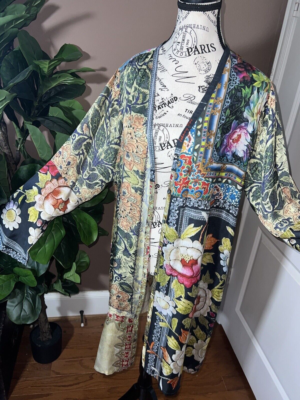 Johnny Was 100% Silk Kimono L Large Cherry Blossoms STUNNING BACK  Buttons Wrap