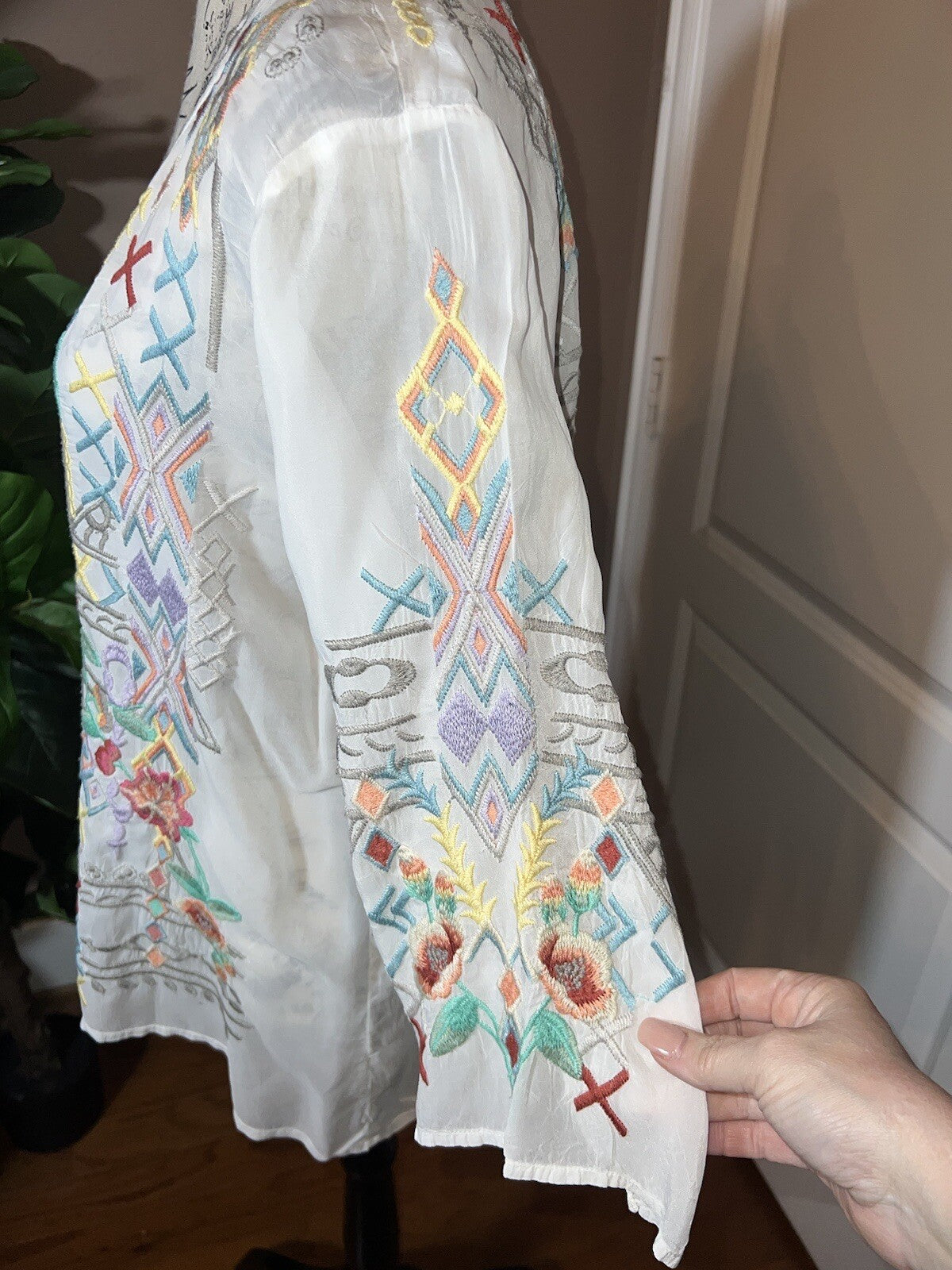 Johnny Was L Silky White Button Up Cool Embroidered Peasant Blouse Top Tunic Johnny Was