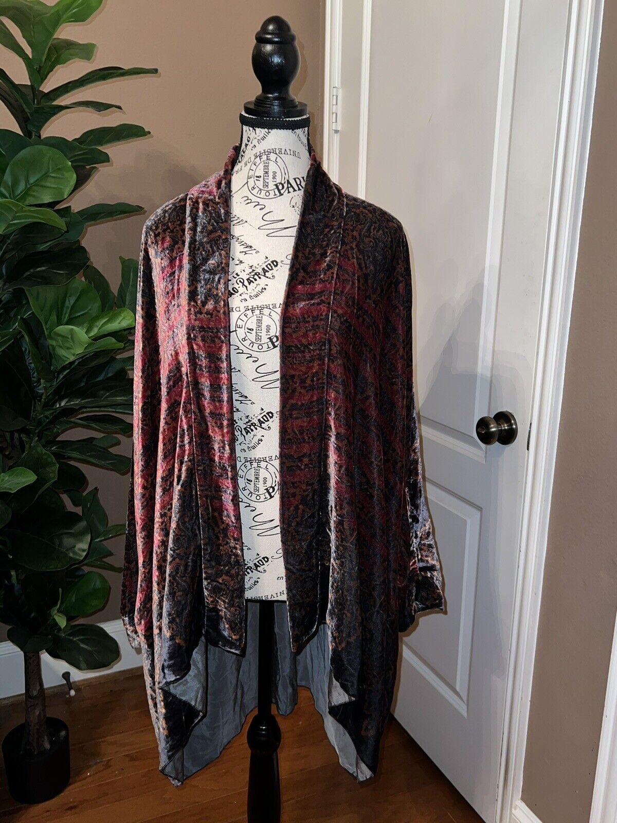 Johnny Was Black & Red Velvet Sz 1X 1XL XL Kimono Wrap Gorgeous Colors