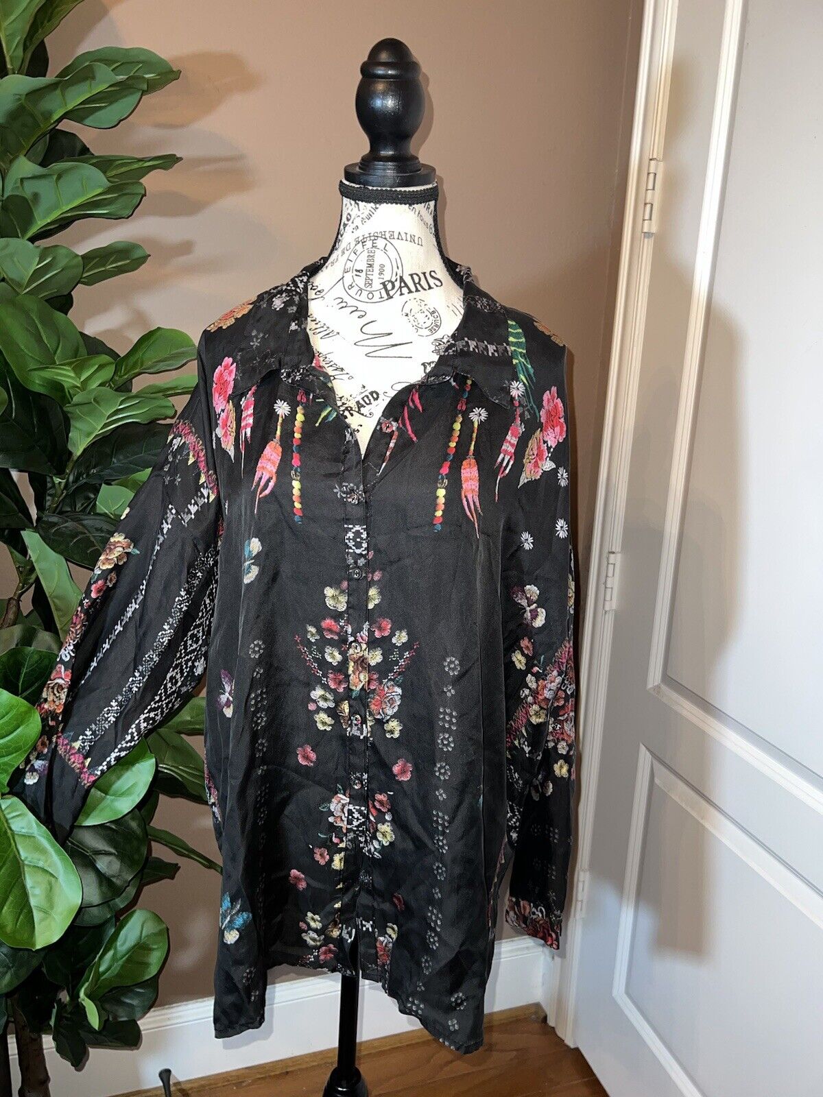 Johnny Was 100% Silk Long Sleeve Tunic Top Button Up Blouse Kimono Sleeves Sz L