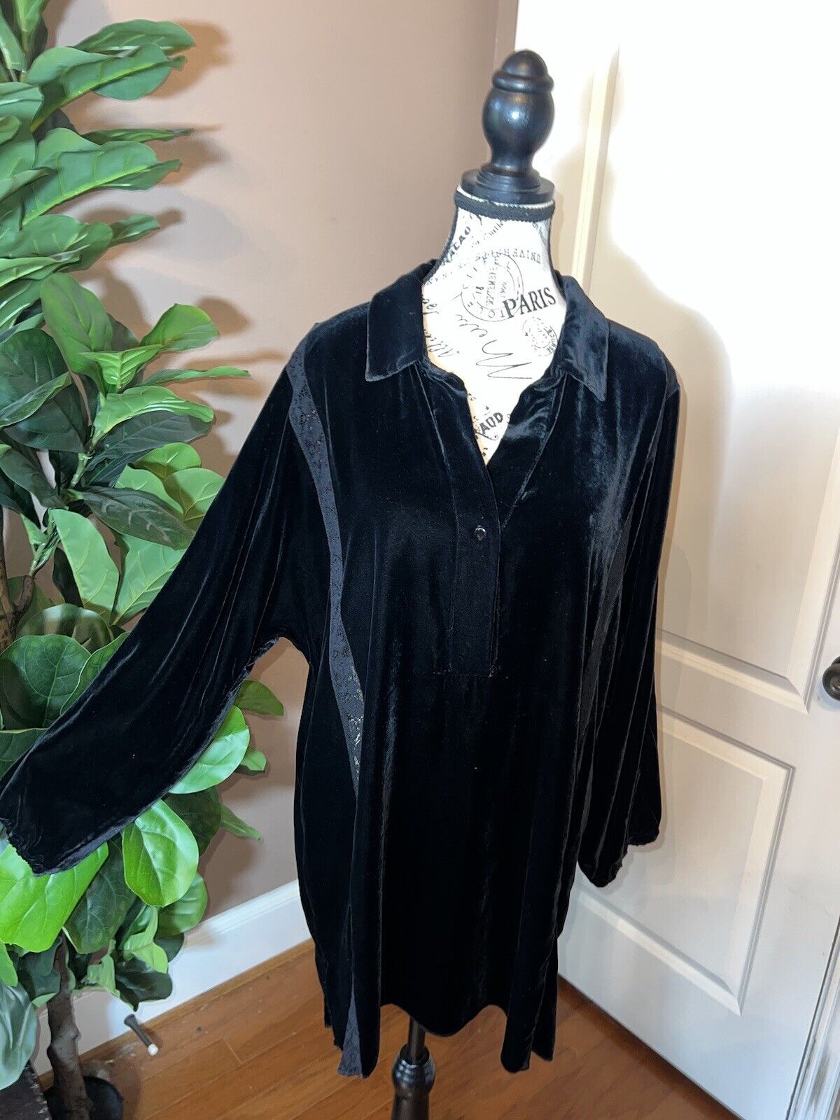 Johnny Was Black Velvet With Inset Lace Tunic Top Long Sleeve Button Sz L Large