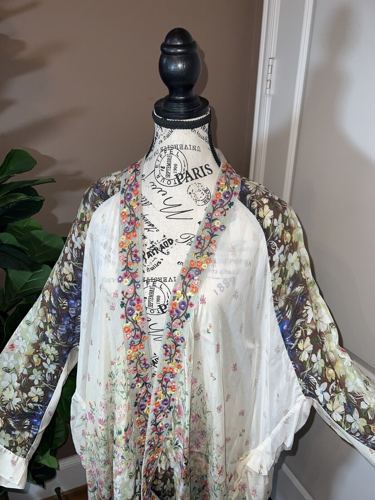 Johnny Was Silky Long Kimono Floral Ivory Pockets Embroidered XXL 2XL 2X SPRING