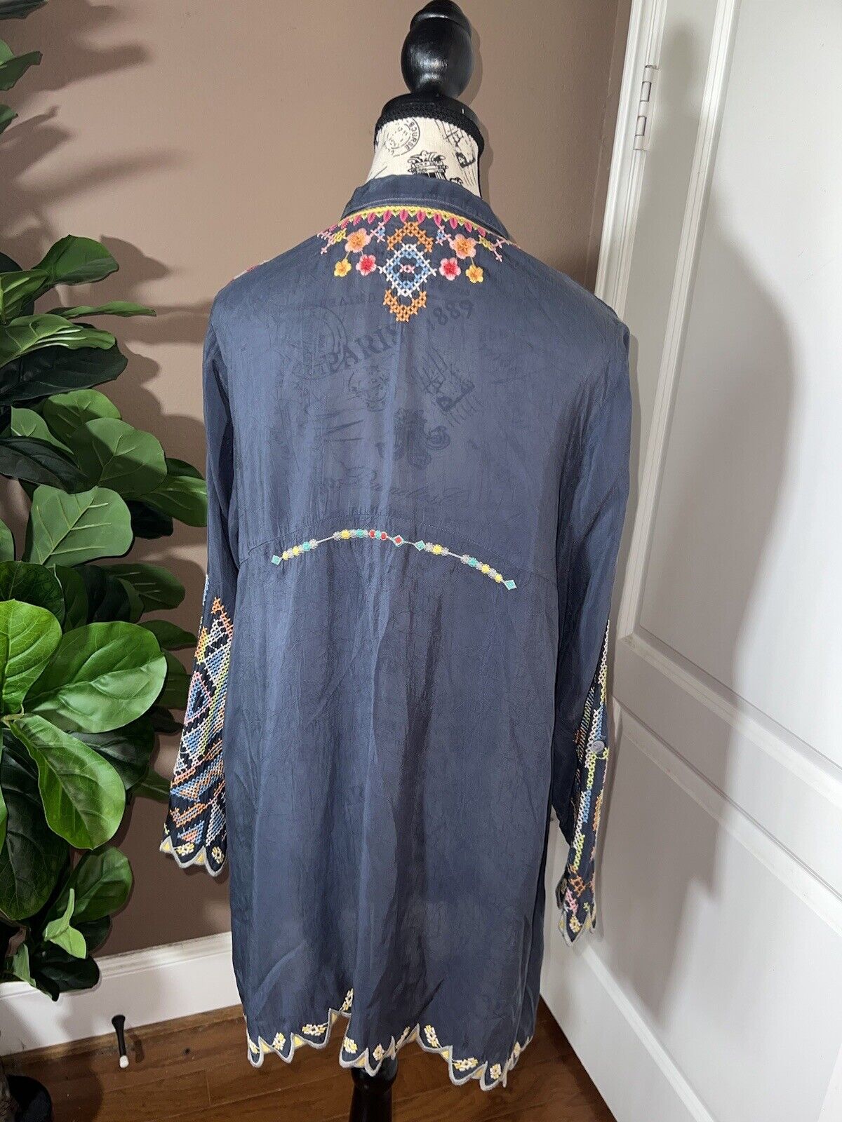 Johnny Was Sz L Large Heavily Embroidered Silky Navy Tunic Top Kimono Sleeve