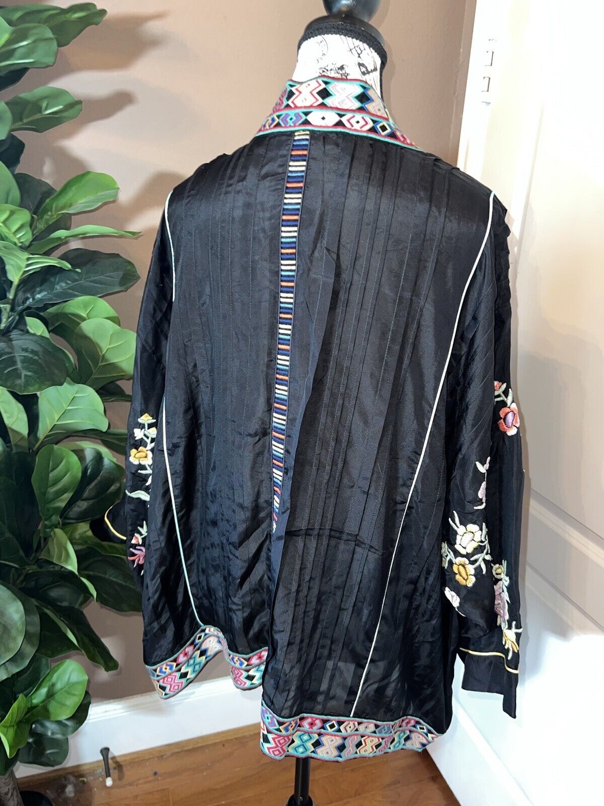 Johnny Was 100% Silk Black Kimono XXL 2X 2XL Floral Embroidered Jacket