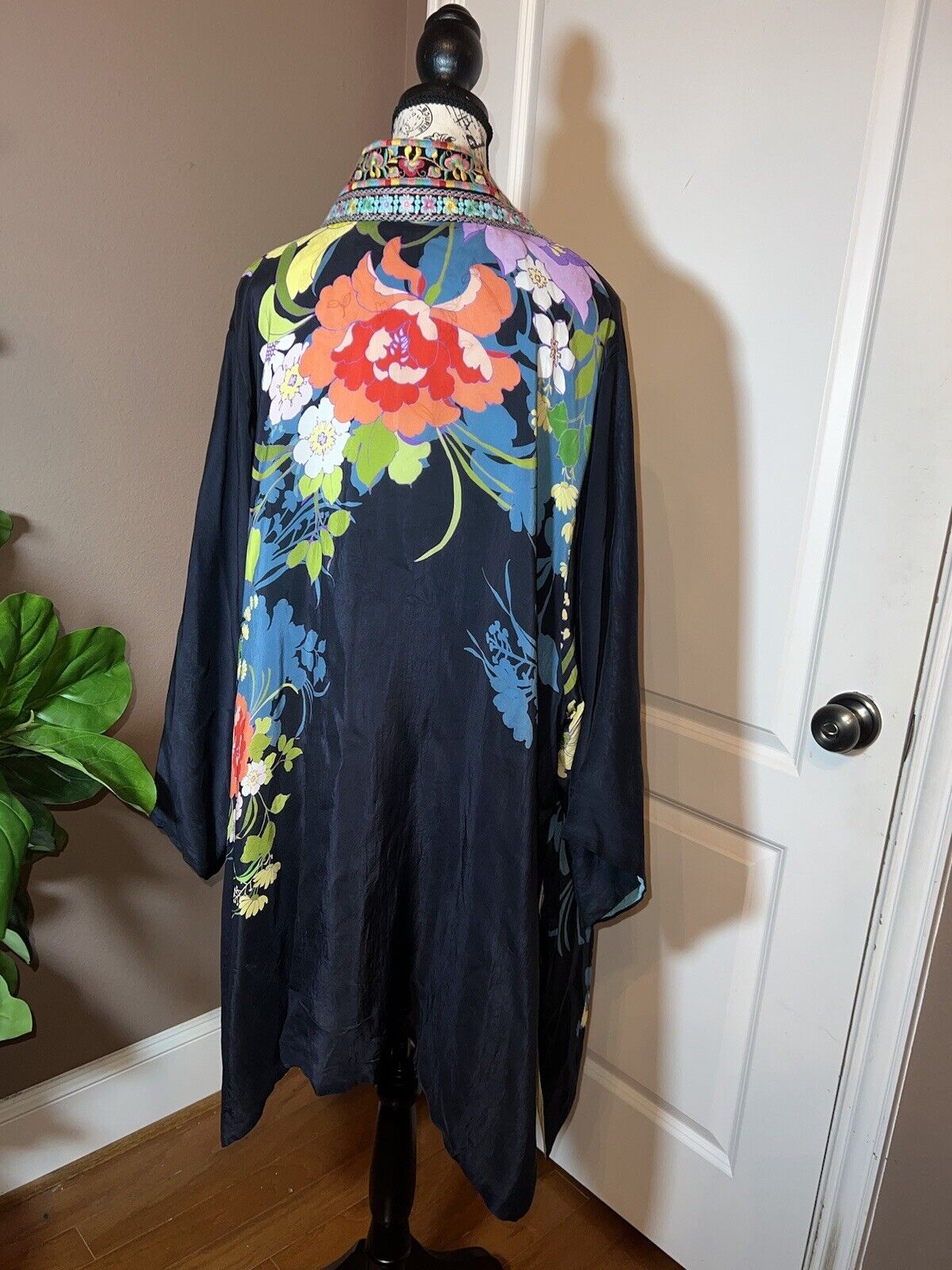 Johnny Was Sz XL Silky Kimono Duster REVERSIBLE Embroidered Wrap  RETIRED