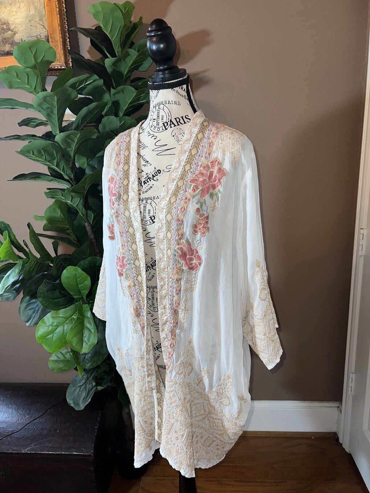 Johnny Was Silky White Kimono Heavily Embroidered XXL 2X 2XL Pockets Floral