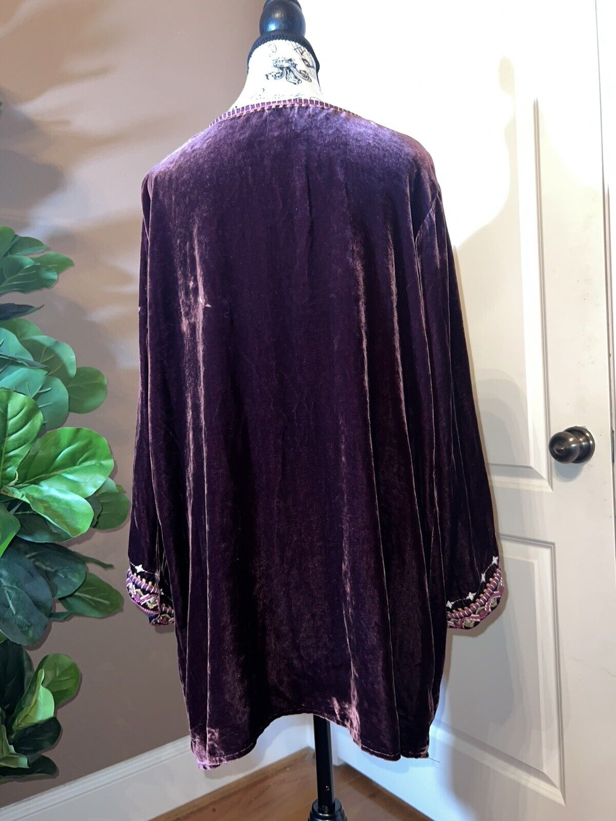 Johnny Was M Medium Purple Velvet Heavily Embroidered Tunic Top Kimono Sleeves