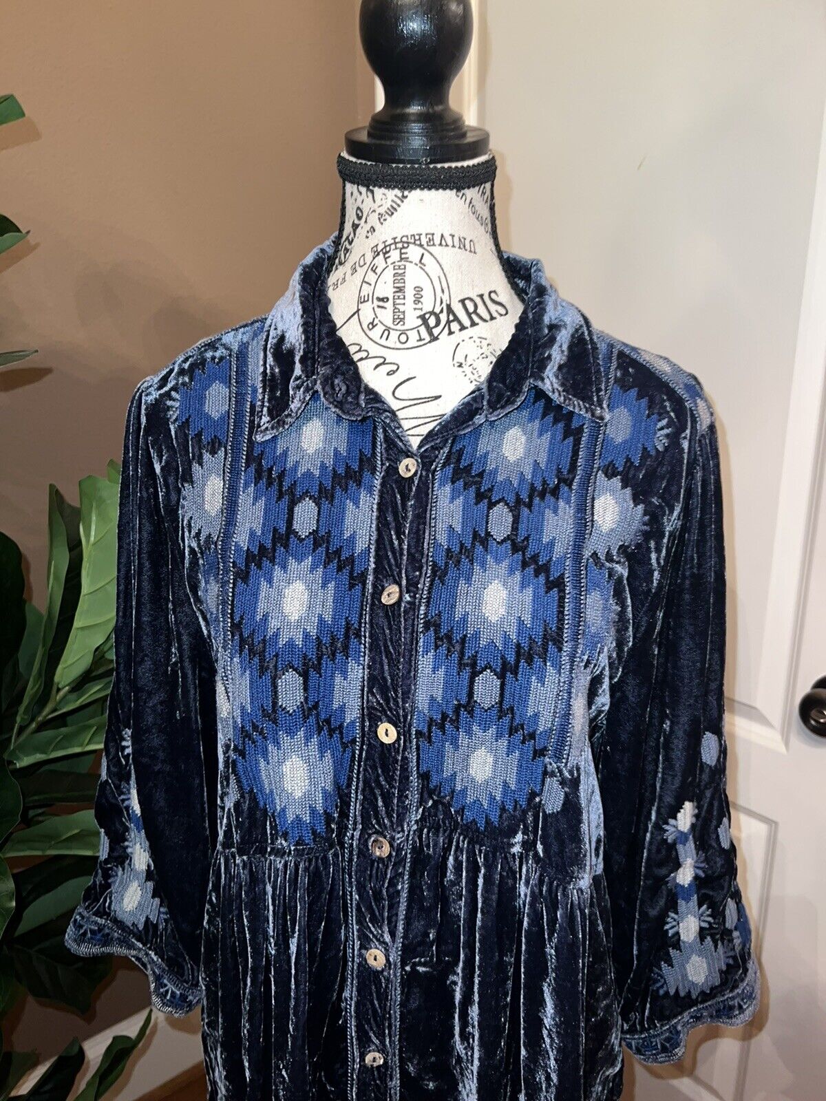 Johnny Was Blue Velvet Heavily Embroidered Tunic Top Long Sleeve Sz 1X (XL) WOW