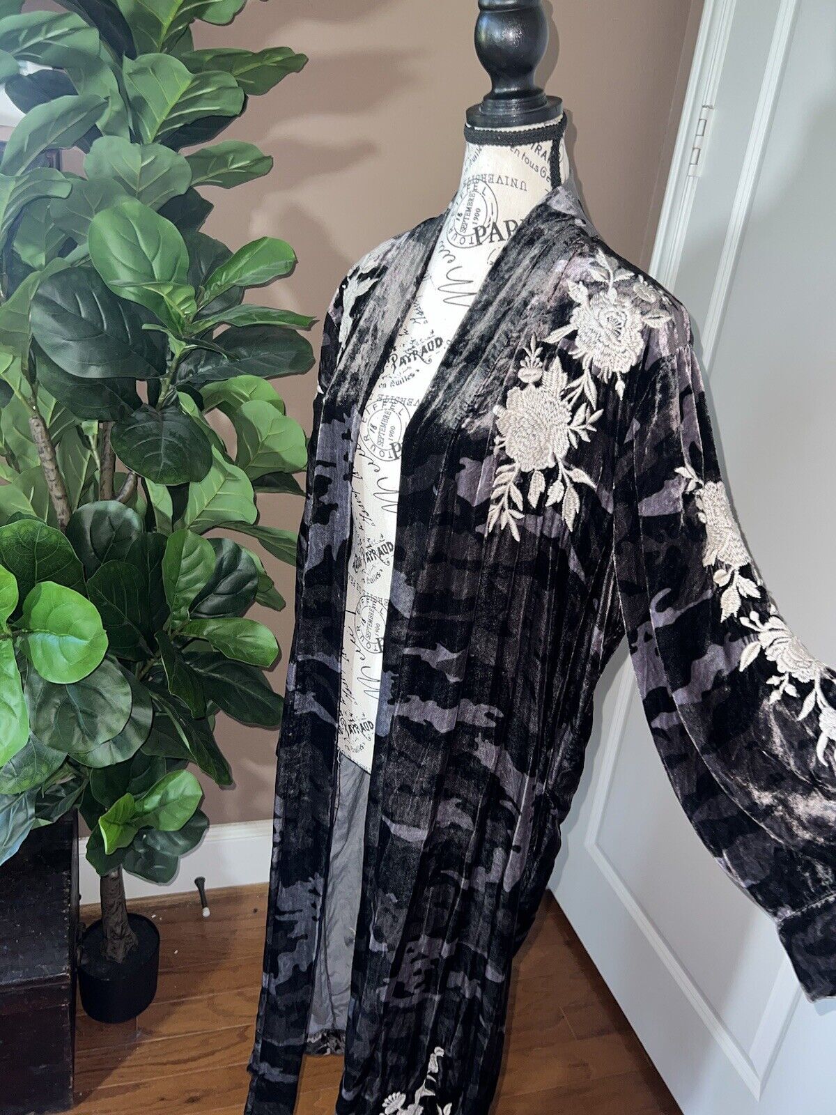 Johnny Was Velvet Long Kimono XL 1X 1XL Duster Wrap Black & Grey Camo