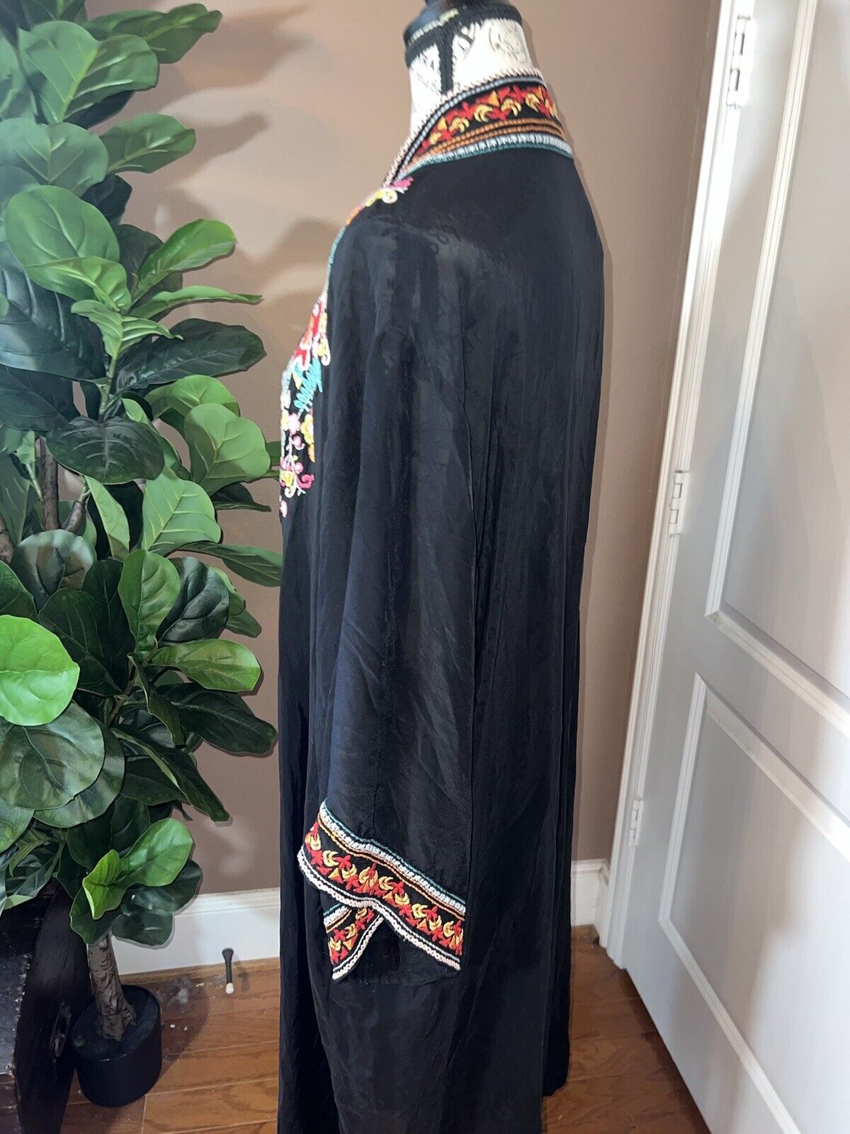 Johnny Was Silky Long Kimono Duster Black Pockets Embroidered Sz XXL 2XL 2X Wrap