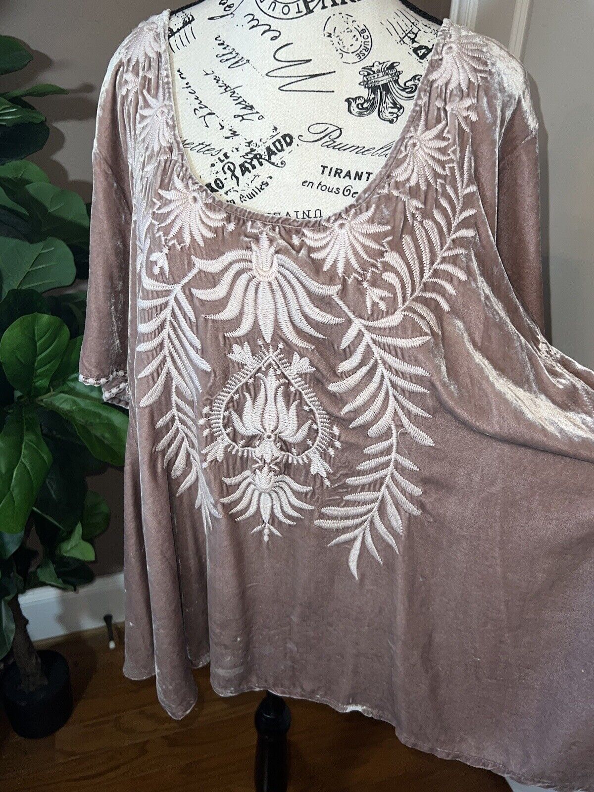 Johnny Was Dusty Rose Pink Velvet Embroidered Tunic Top Flutter Sleeve 1XL 1X XL