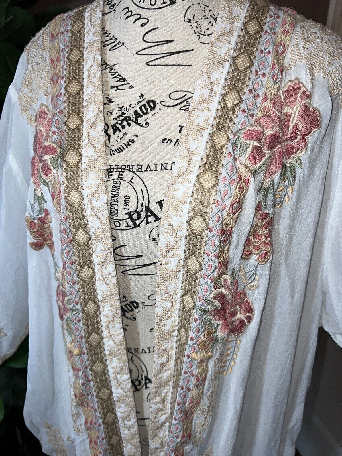 Johnny Was XXL 2X Silky White Kimono Heavily Embroidered BOHO Pockets Roses